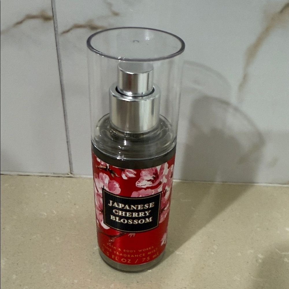 Bath & Body Works Japanese Cherry Blossom Fragrance Mist - Red